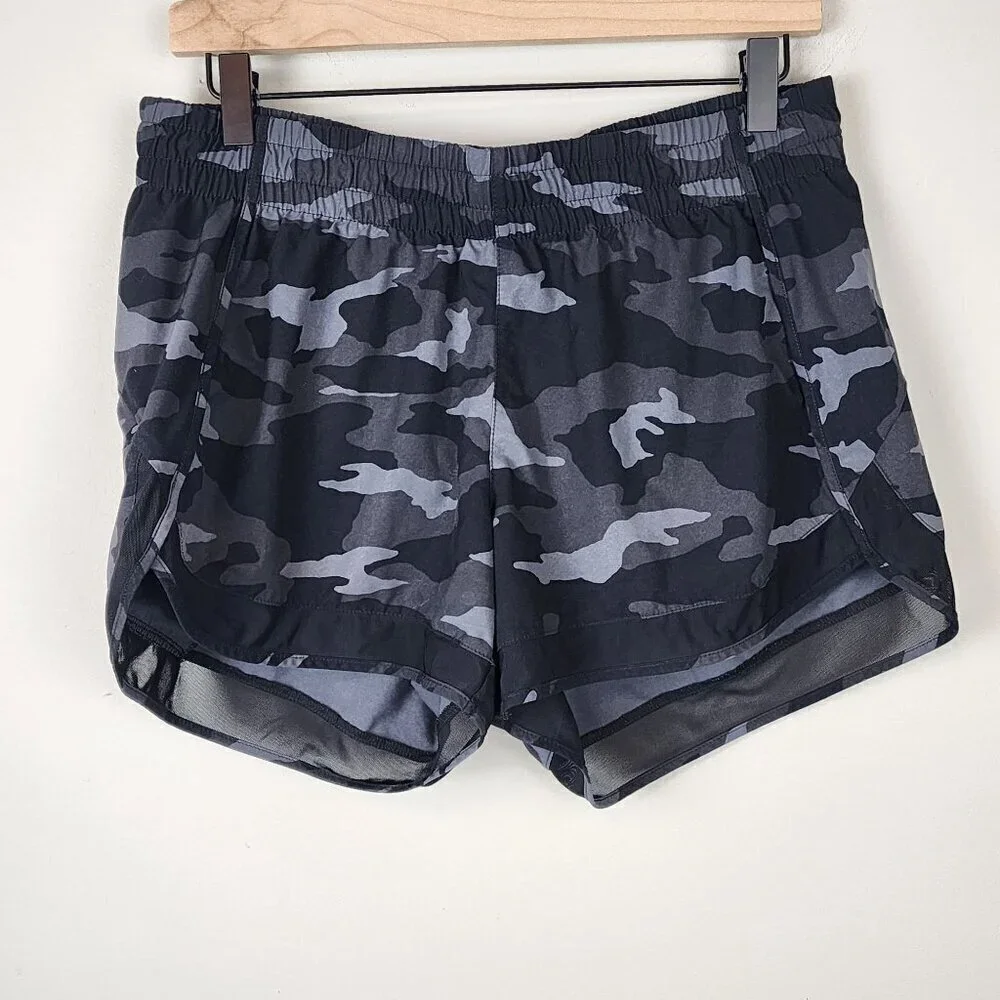 Athleta size M printed mesh racer run shorts camo pattern
